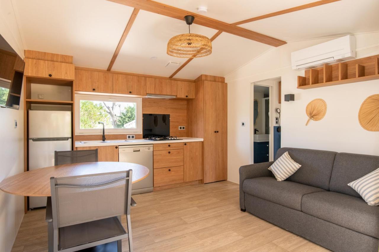 Toison D'Or Ξενοδοχείο Ramatuelle Εξωτερικό φωτογραφία Interior of a mobile home
