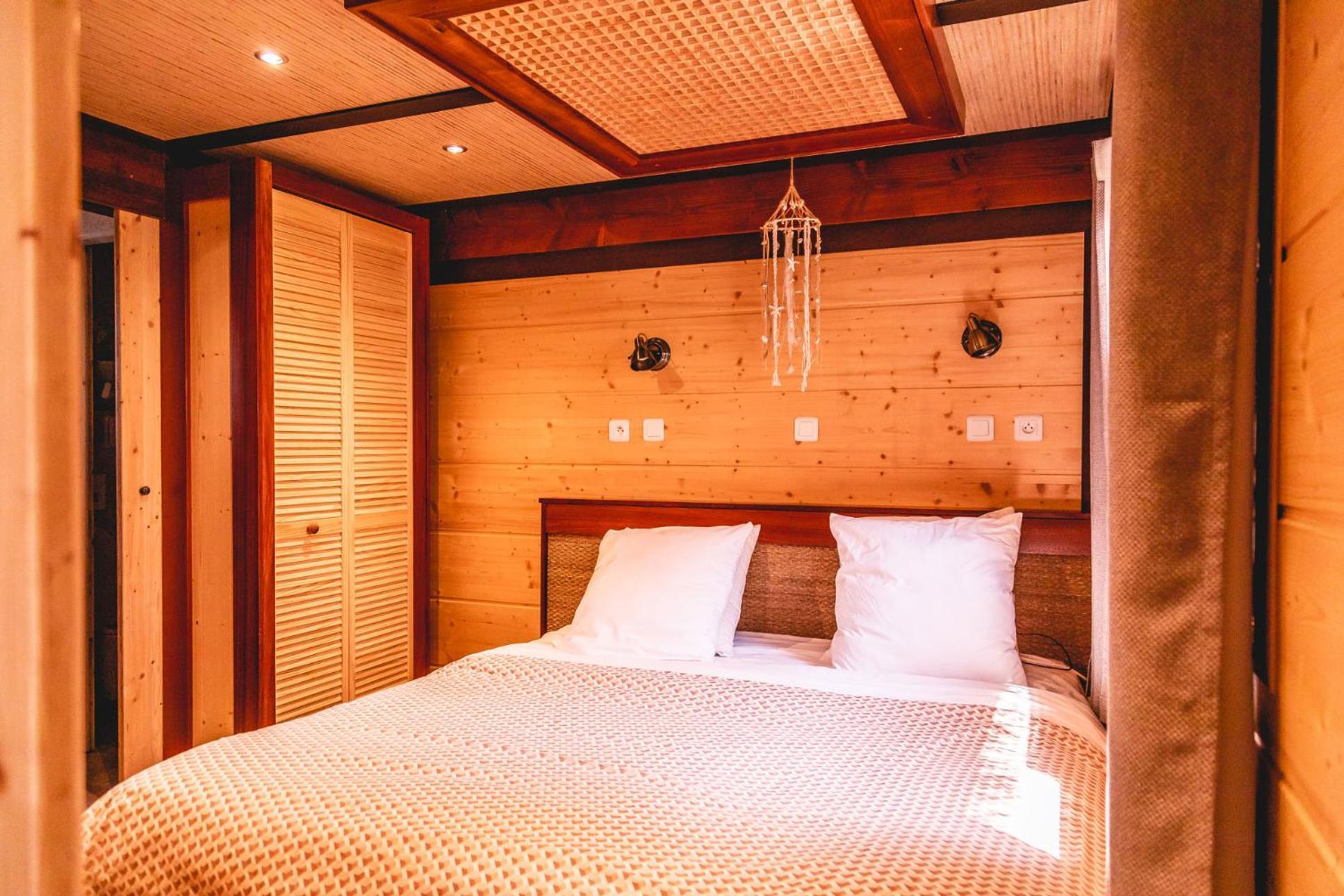 Toison D'Or Ξενοδοχείο Ramatuelle Δωμάτιο φωτογραφία A bedroom in the hotel