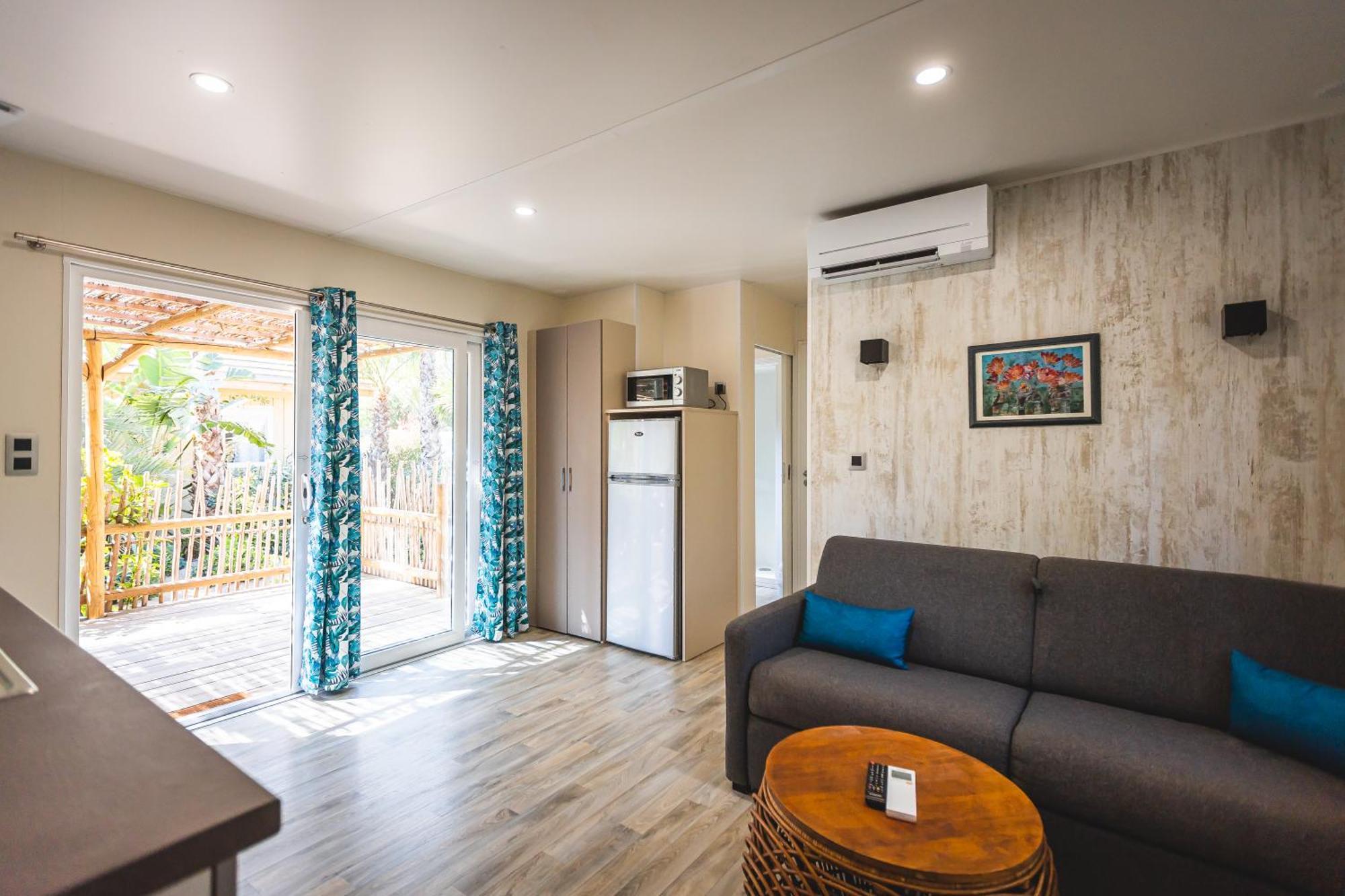 Toison D'Or Ξενοδοχείο Ramatuelle Δωμάτιο φωτογραφία Living room in a mobile home