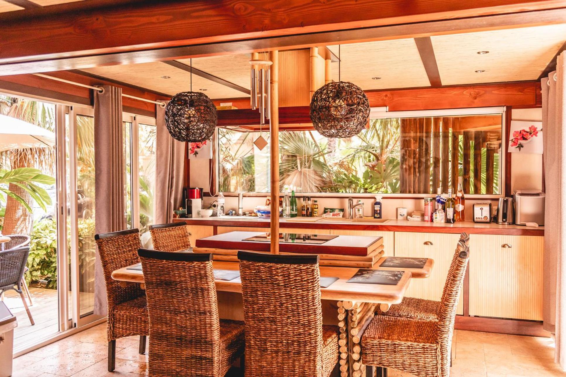 Toison D'Or Ξενοδοχείο Ramatuelle Δωμάτιο φωτογραφία The interior of a bungalow
