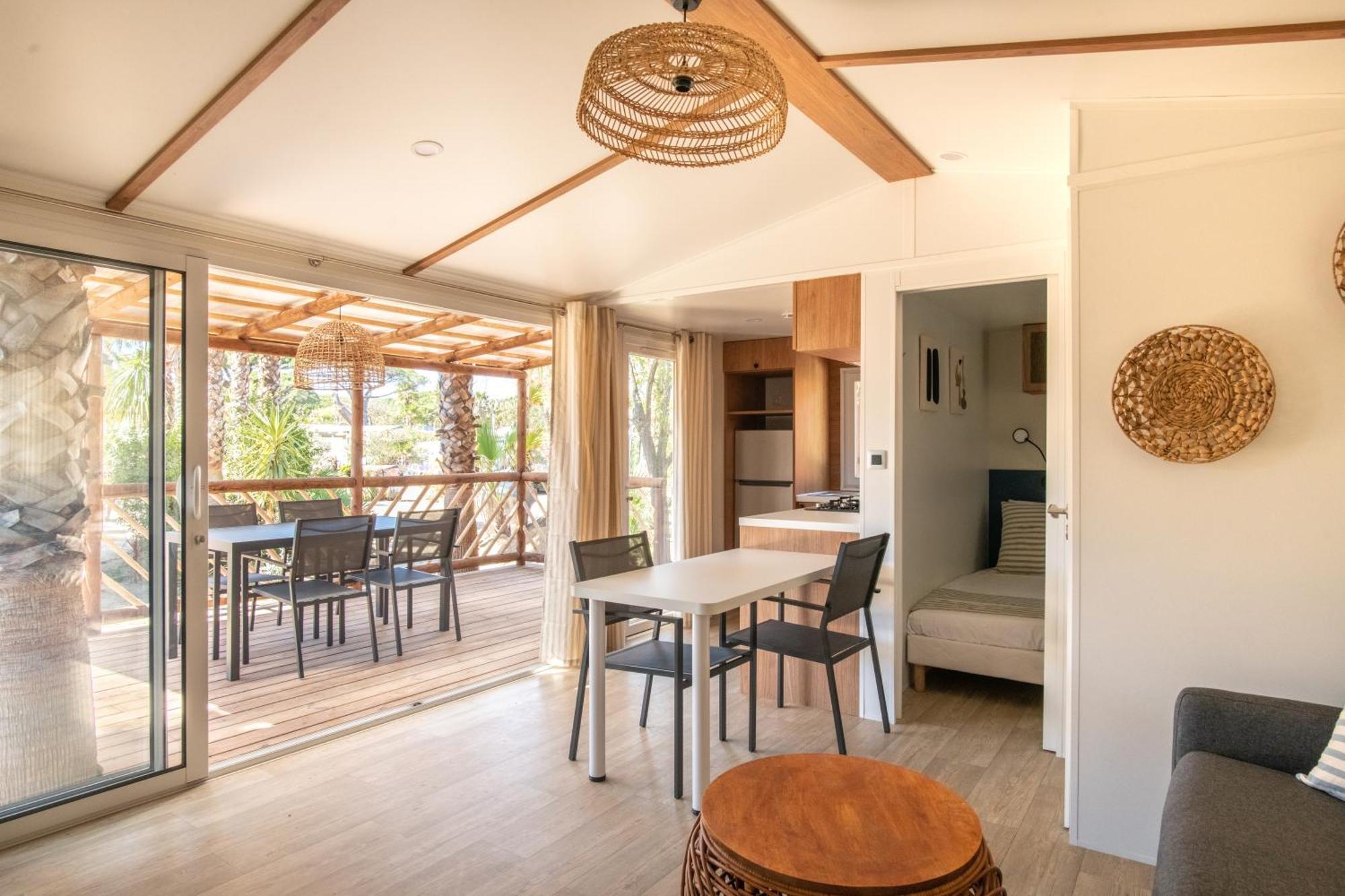 Toison D'Or Ξενοδοχείο Ramatuelle Εξωτερικό φωτογραφία Interior of a mobile home